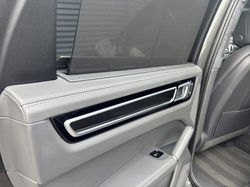 Certified 2022 Porsche Cayenne Turbo AWD/4WD image 24