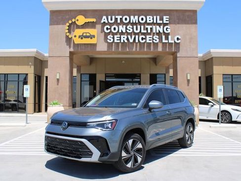 Used 2025 Volkswagen Taos SE AWD/4WD image 1