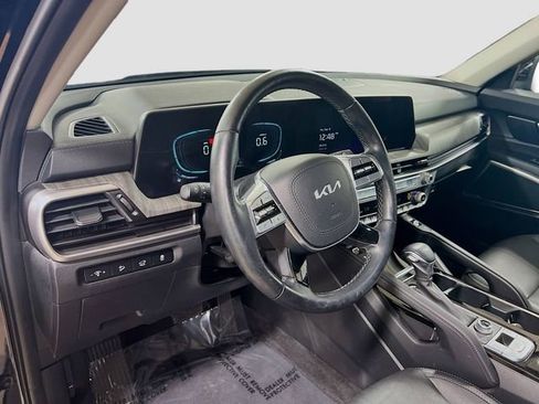 Used 2024 Kia Telluride EX w/ EX Captain's Chair Package image 9