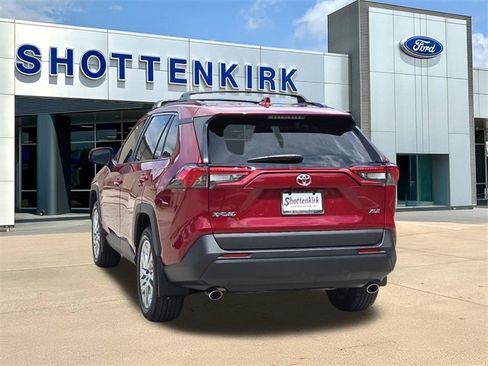 Used 2023 Toyota RAV4 XLE Premium image 6