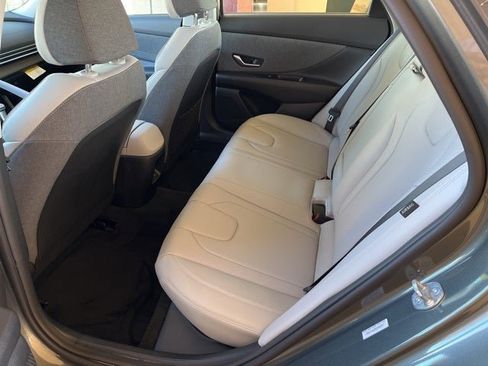 New 2025 Hyundai Elantra Limited image 21