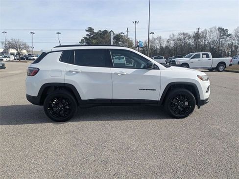 New 2026 Jeep Compass Latitude image 10