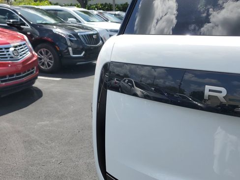 Used 2023 Land Rover Range Rover Long Wheelbase SE AWD/4WD image 30