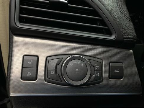 Used 2014 Lincoln MKX AWD w/ Equipment Group 101A image 23