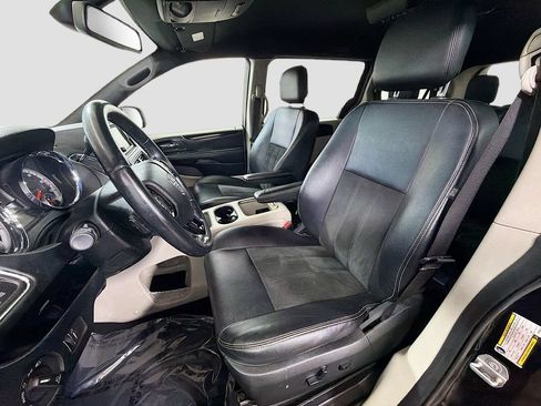 Used 2019 Dodge Grand Caravan SXT FWD image 20