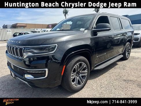Used 2024 Jeep Wagoneer L Series II w/ Flexible Seating Group AWD/4WD image 1