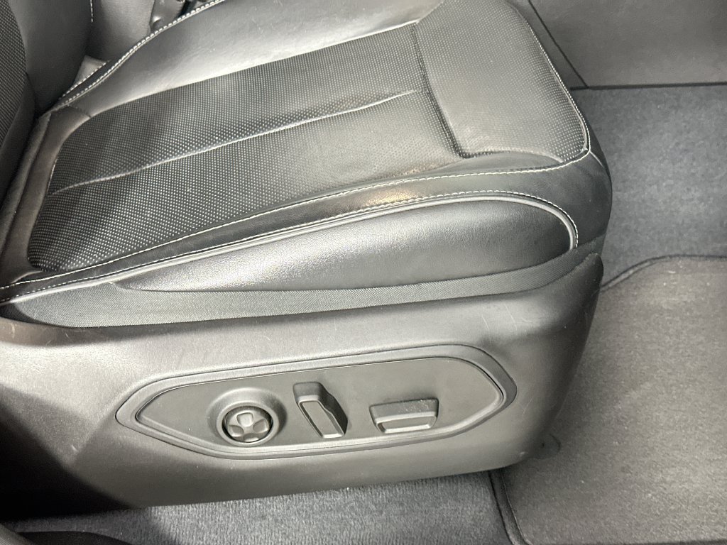 Used 2022 Jeep Grand Cherokee Overland AWD/4WD image 21