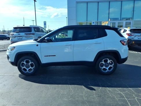 Used 2022 Jeep Compass Trailhawk w/ Trailhawk Convenience Group AWD/4WD image 4
