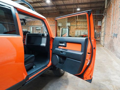 Used 2014 Toyota FJ Cruiser 4WD w/ Upgrade Package image 43