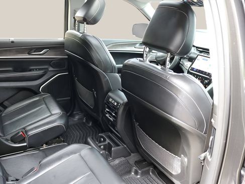 Used 2022 Jeep Grand Cherokee L Limited w/ Luxury Tech Group II RWD image 19