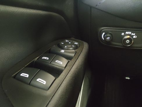 Used 2020 Chevrolet Equinox LT FWD image 27