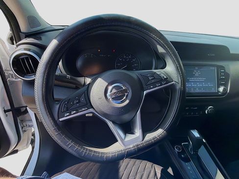 Used 2021 Nissan Kicks SV FWD image 10