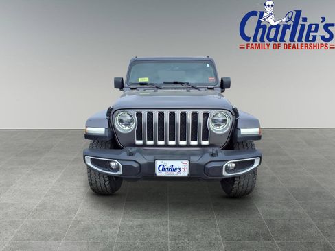 Used 2019 Jeep Wrangler Unlimited Sahara w/ Dual Top Group AWD/4WD image 2