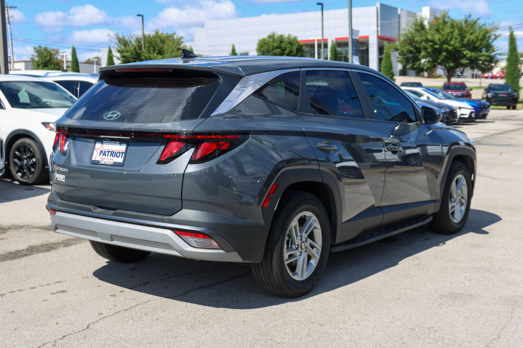 Used 2026 Hyundai Tucson SE FWD image 3