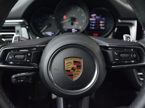 Certified 2022 Porsche Macan S AWD/4WD image 17