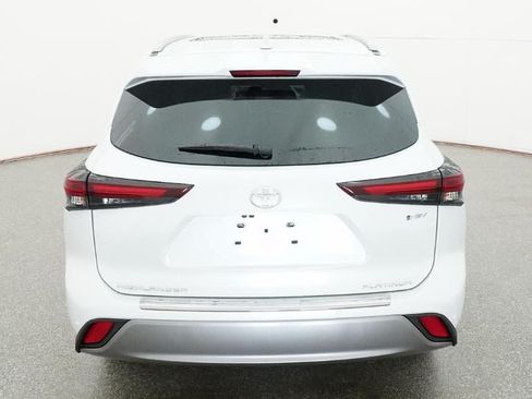 New 2026 Toyota Highlander Platinum AWD/4WD image 7