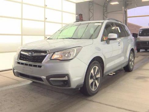 Used 2017 Subaru Forester 2.5i Premium AWD/4WD image 3