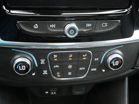 Used 2023 Chevrolet Traverse LT w/ LT Premium Package AWD/4WD image 23