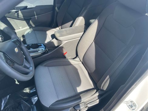 Used 2025 Chevrolet Trax LT image 34