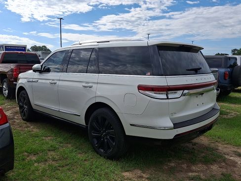 Used 2024 Lincoln Navigator Reserve AWD/4WD image 3
