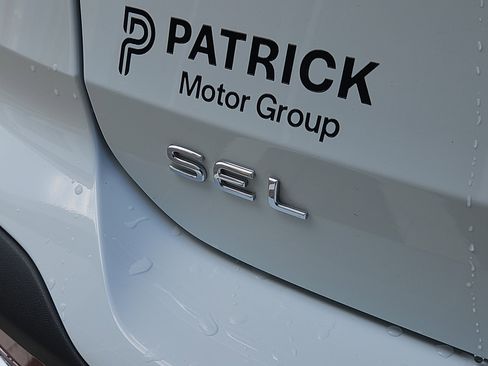 Certified 2025 Volkswagen Taos SEL image 6