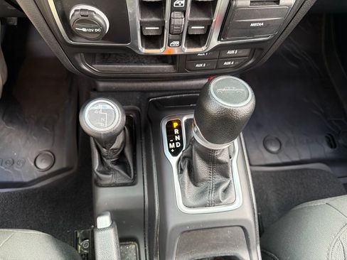 Used 2020 Jeep Gladiator Sport w/ Quick Order Package 24S AWD/4WD image 4