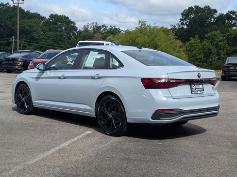 Used 2025 Volkswagen Jetta SE w/ Sunroof Package FWD image 7