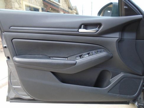 Used 2024 Nissan Altima 2.5 SV FWD image 28