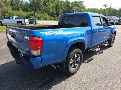 Used 2017 Toyota Tacoma TRD Sport AWD/4WD image 31
