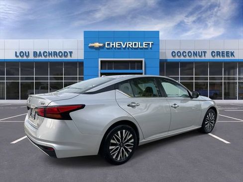 Used 2024 Nissan Altima 2.5 SV FWD image 8