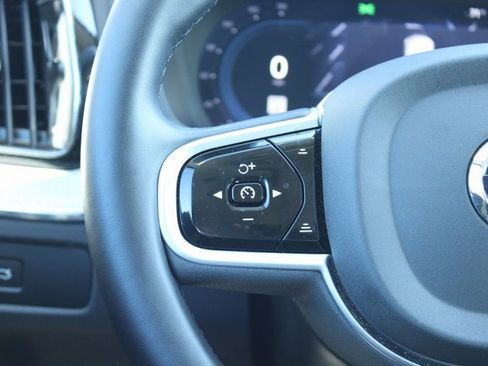 Used 2025 Volvo XC60 B5 Plus image 24
