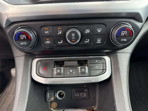 Used 2023 GMC Acadia SLT w/ Preferred Package FWD image 32
