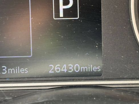 Used 2025 Nissan Versa SV FWD image 9
