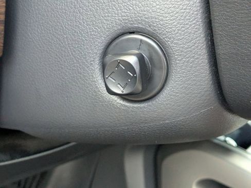 Certified 2024 Nissan Titan Platinum Reserve w/ Moonroof Package image 18