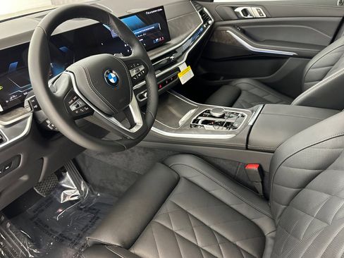 New 2026 BMW X5 xDrive50e w/ Parking Assistance Package AWD/4WD image 4