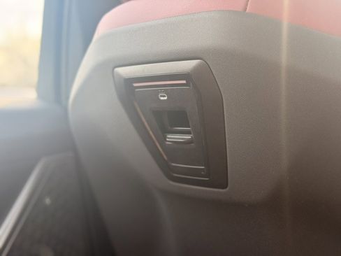 Certified 2025 BMW 530i w/ Premium Package image 23