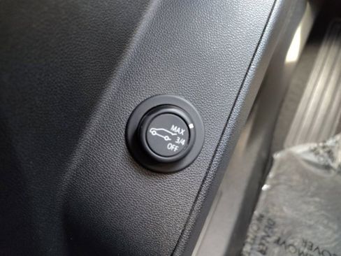 Used 2023 Chevrolet Equinox LT image 23