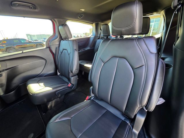 New 2026 Chrysler Pacifica Select AWD/4WD image 13