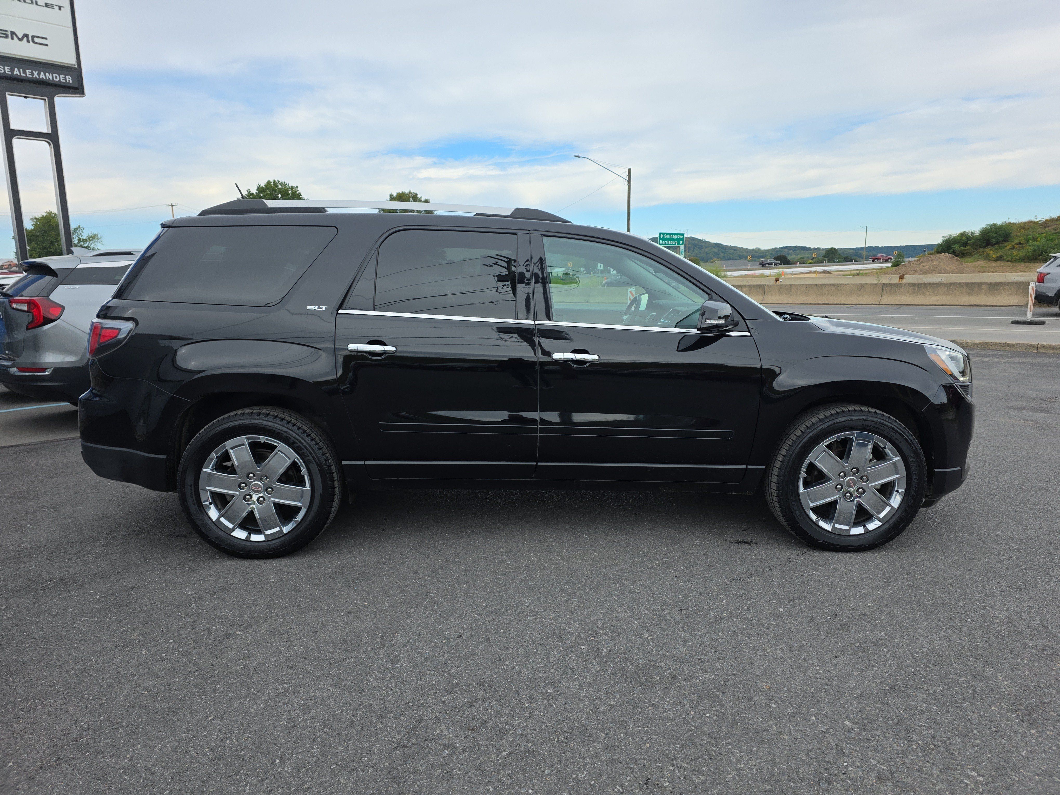 Used 2017 GMC Acadia Limited SLT AWD/4WD image 2