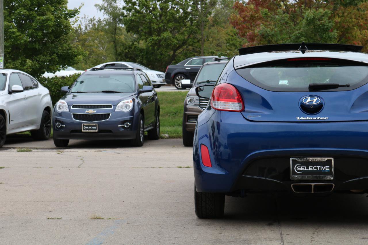 Used 2017 Hyundai Veloster Value Edition FWD image 11
