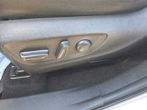 Used 2022 Toyota Highlander XLE image 23