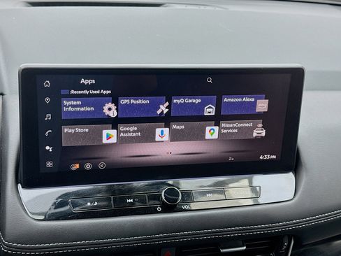 Used 2024 Nissan Rogue SL image 9