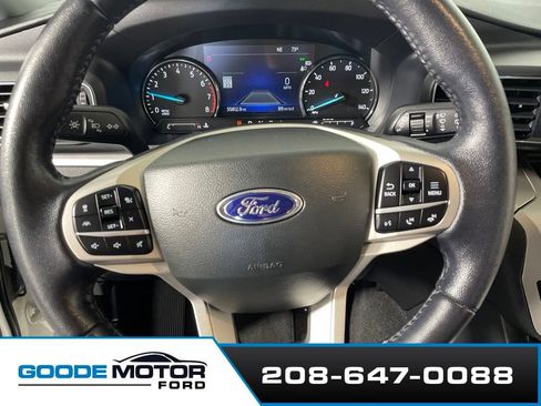Used 2022 Ford Explorer XLT w/ Equipment Group 202A AWD/4WD image 14