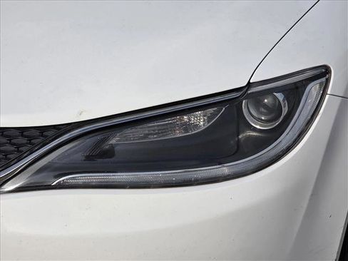 Used 2015 Chrysler 200 Limited w/ Convenience Group image 7