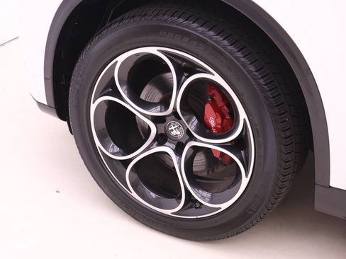 Certified 2024 Alfa Romeo Stelvio Veloce AWD/4WD image 22