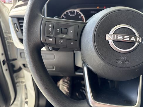 Used 2023 Nissan Rogue S AWD/4WD image 21