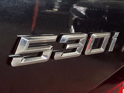 Used 2023 BMW 530i w/ Premium Package image 9