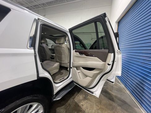 Used 2016 Cadillac Escalade Luxury image 22