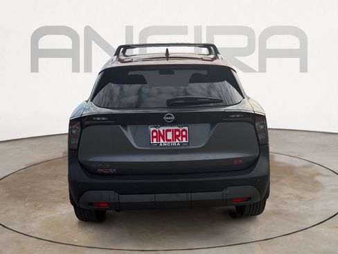 Used 2025 Nissan Kicks SR image 11