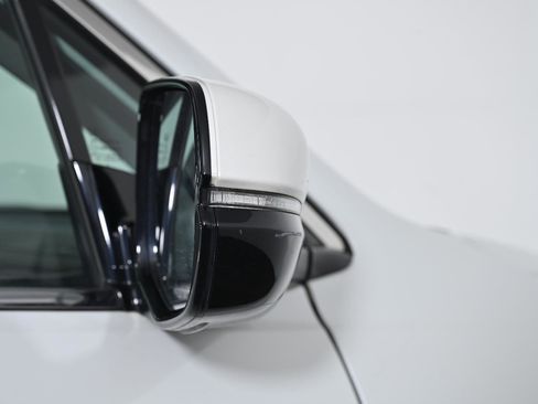 Used 2020 Honda Pilot Touring image 11